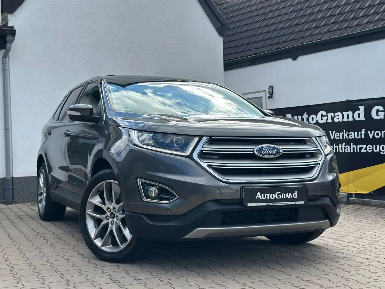 Ford Edge Titanium 4x4*Pano*Leder*Assist*LED*AHK*TÜV* — photo 1 of 33