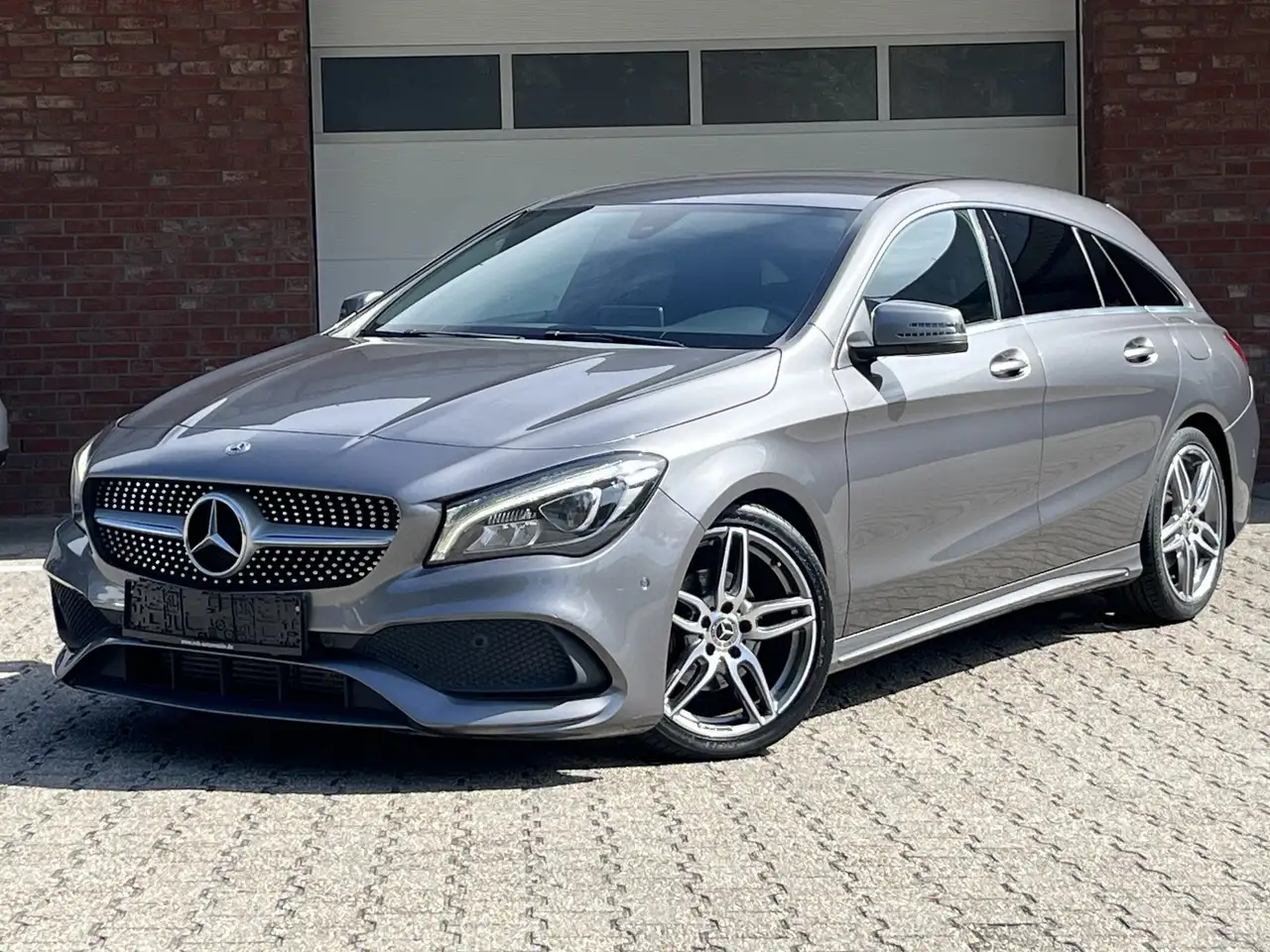 Mercedes-Benz CLA 200 AMG Kamera LED PDC Urban-Sitze — photo 1 of 13