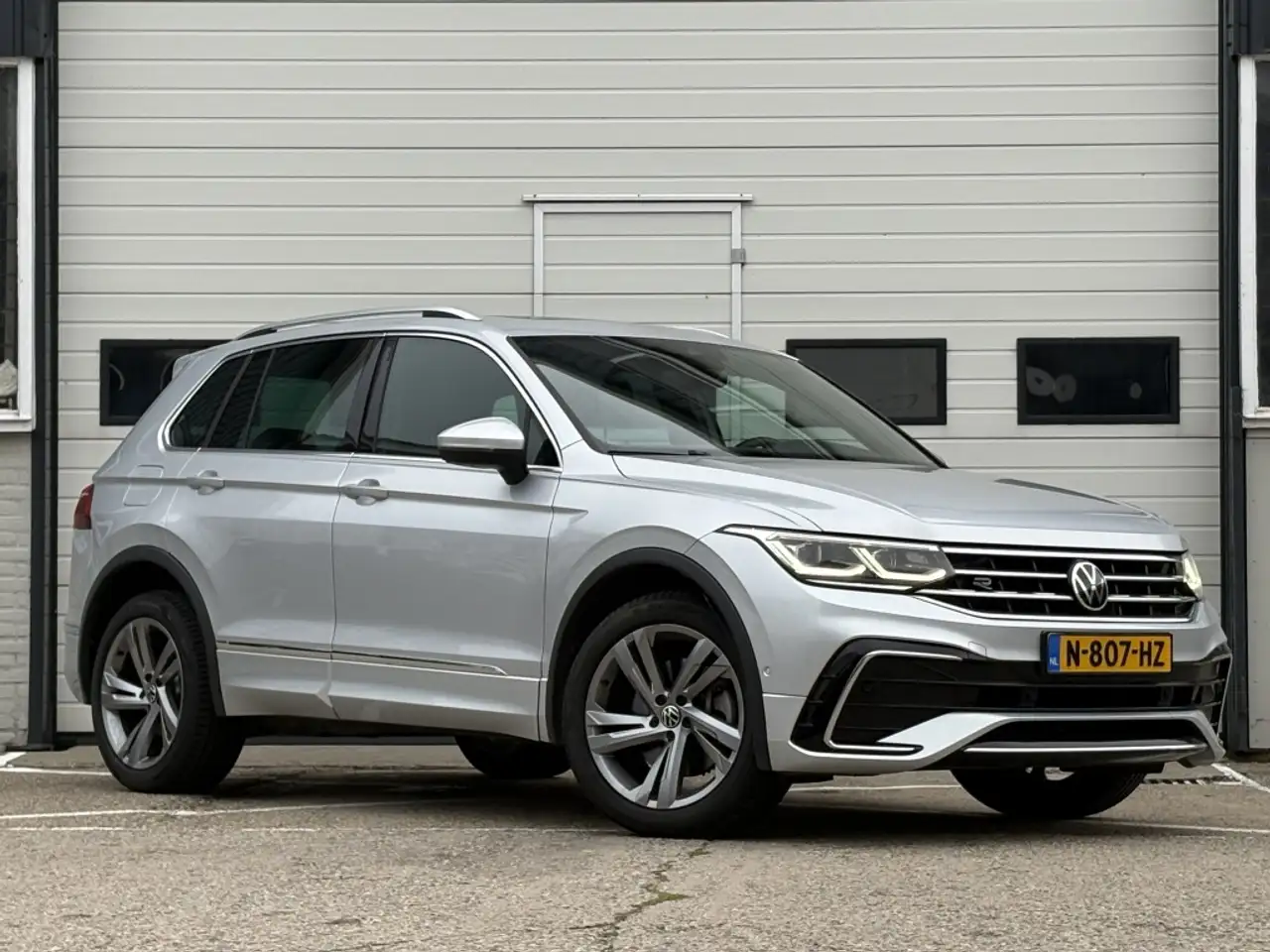 Volkswagen Tiguan 1.4 TSI eHybrid R-Line Business+ Panorama | Elekt. — photo 1 of 25