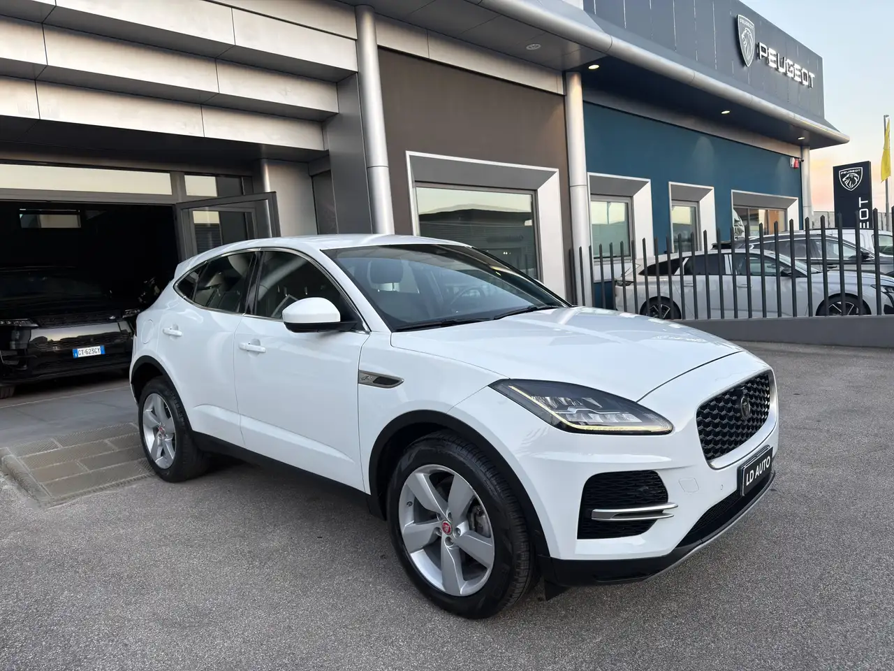 Jaguar E-Pace E-Pace 2021 2.0d i4 mhev SE awd 163cv auto — photo 1 of 15