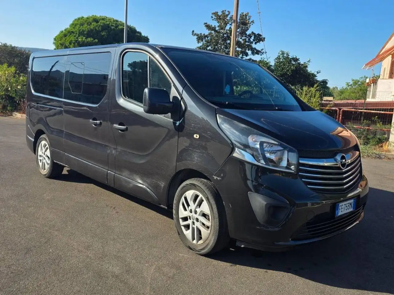 Opel Vivaro PASSO LUNGO 9 POSTI — photo 1 of 10