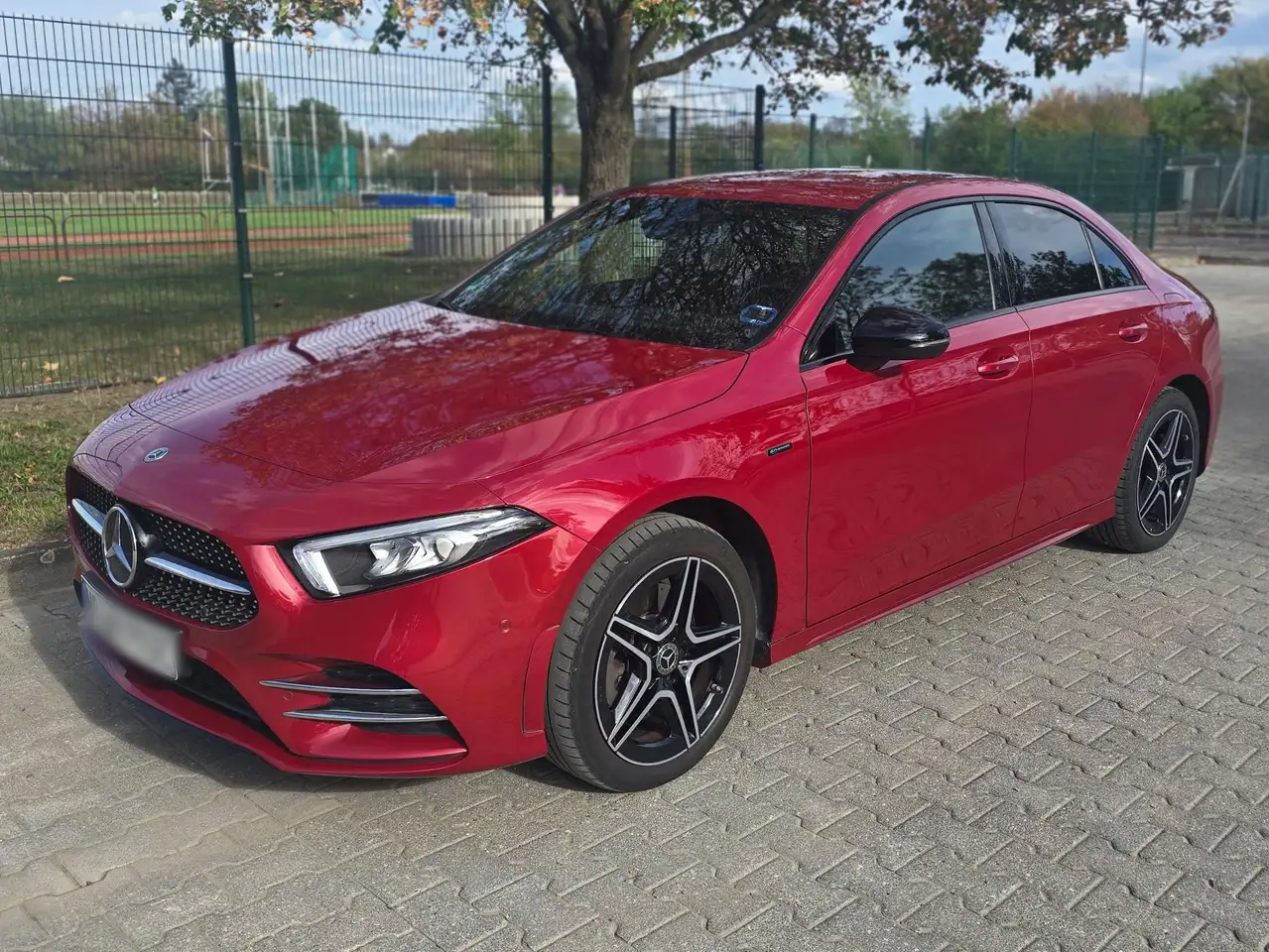 Mercedes-Benz A 250 A 250 e 8G-DCT AMG Line — photo 1 of 13