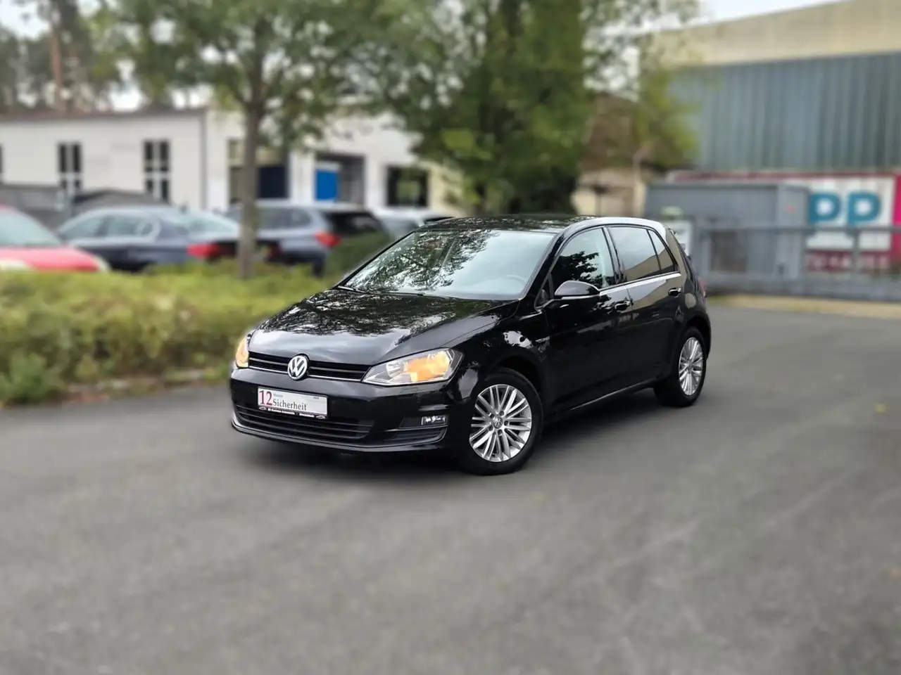 Volkswagen Golf VII Lim. Cup BMT/ Euro 5/ SHZ/ PDC/ Klima — photo 1 of 40