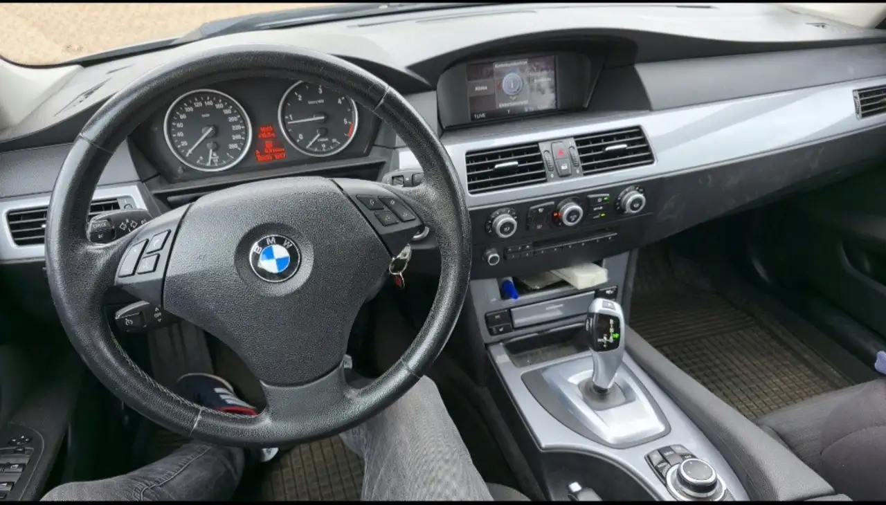 BMW 520 520d Touring Aut. Special Edition — photo 1 of 5