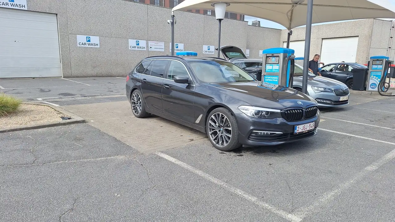 BMW 518 Touring dA AdBlue — photo 1 of 6