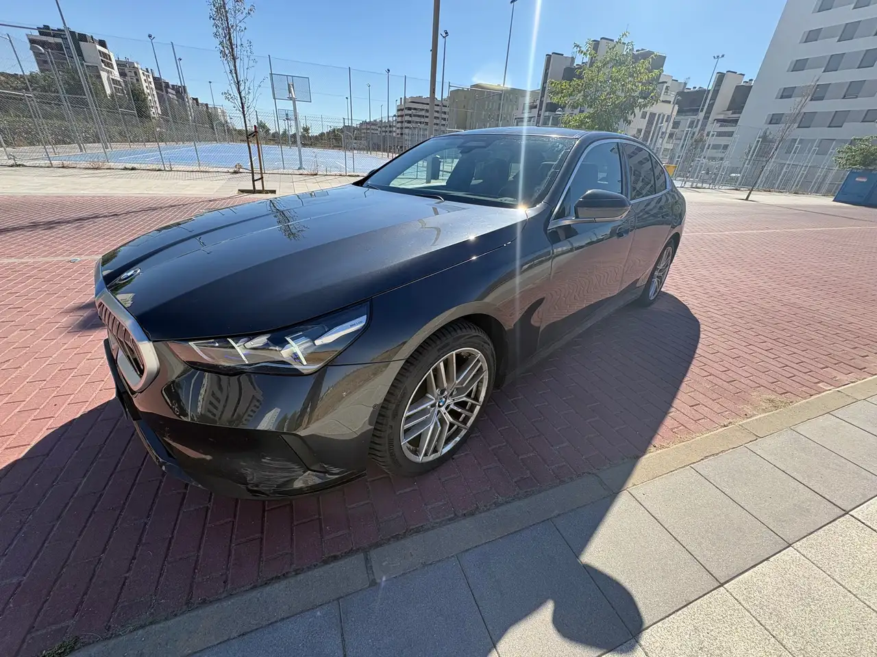 BMW 520 520dA xDrive — photo 1 of 16