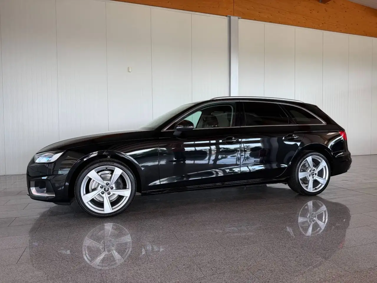 Audi A4 35 TFSI advanced — photo 1 of 19