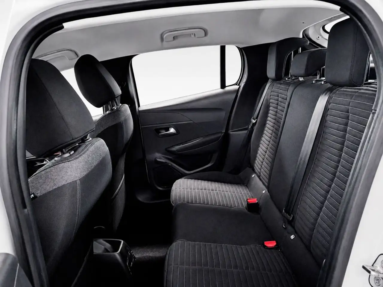 2022 Peugeot 208 1.5 BlueHDi S&S Active 100, photograph 12