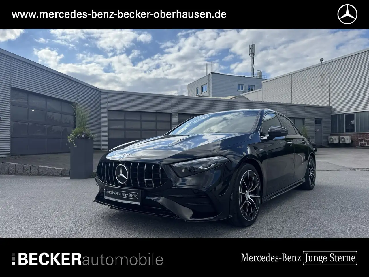 Mercedes-Benz A 35 AMG A 35 AMG 4M Lim PERFORMANCE SITZE NIGHT PANORAMA — photo 1 of 28
