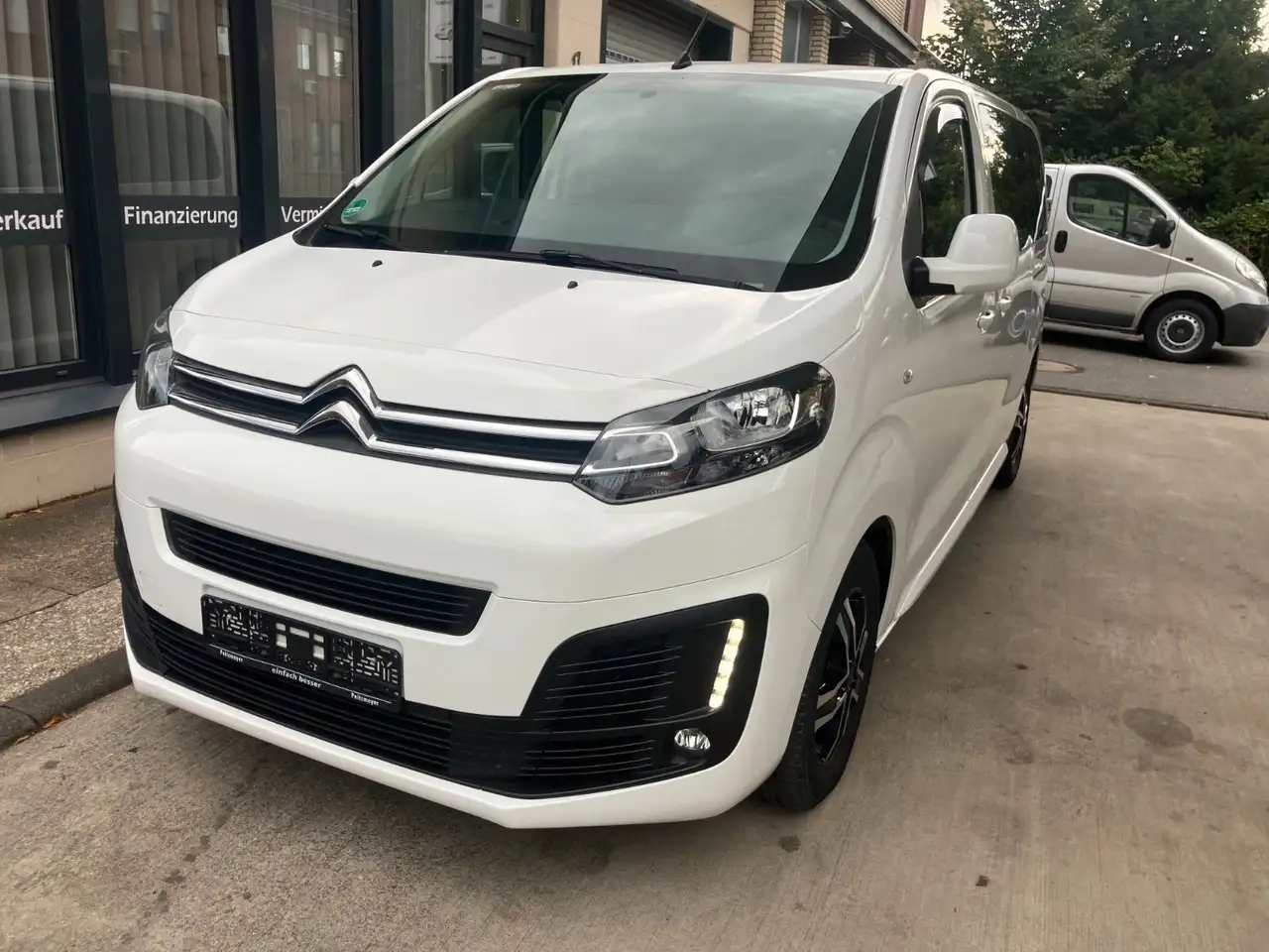 Citroen Jumpy 2,0 Automatik 8-Sitzer Kamera — photo 1 of 14