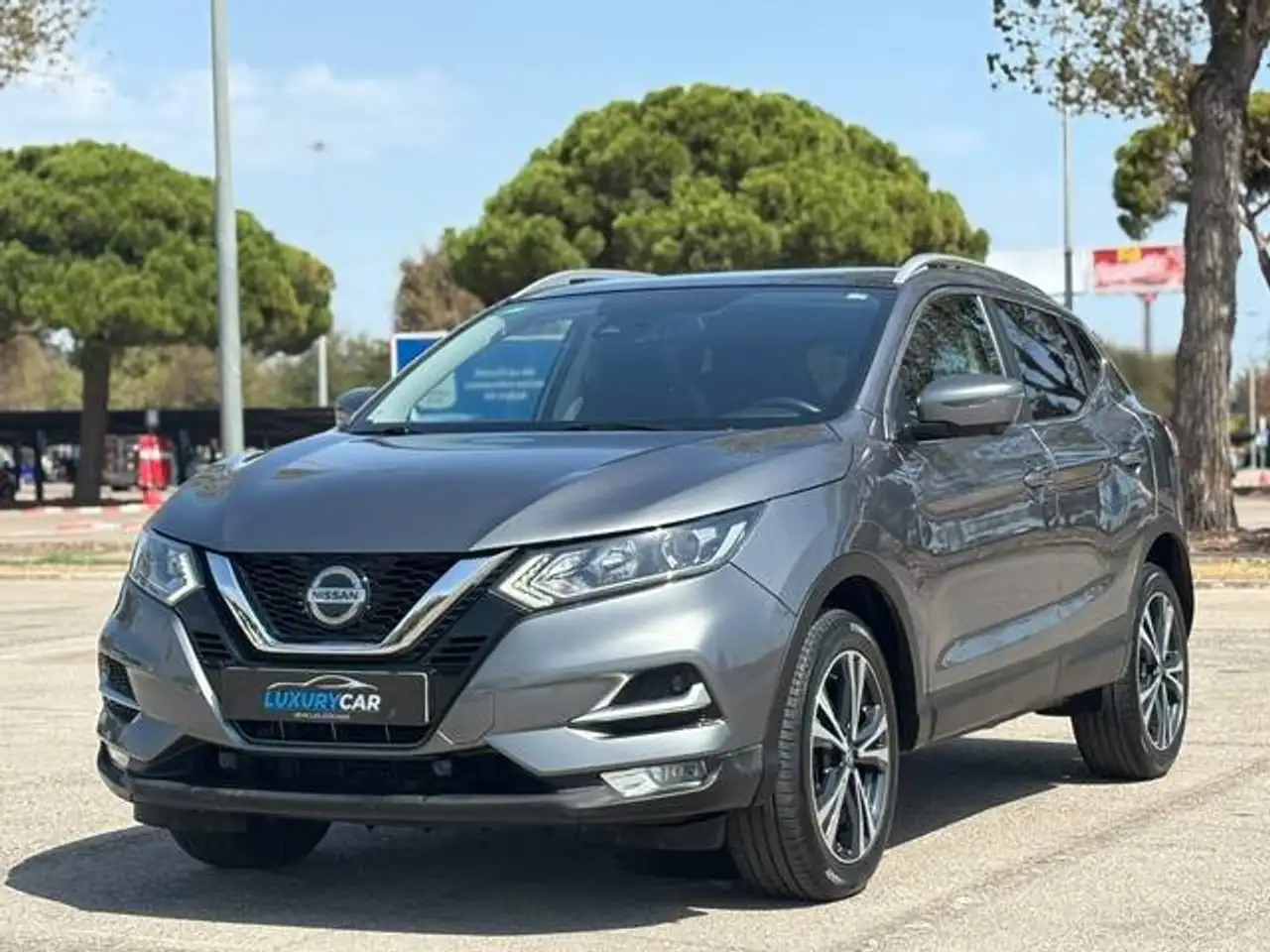Nissan Qashqai 1.3 DIG-T N-Connecta 4x2 103kW — photo 1 of 17