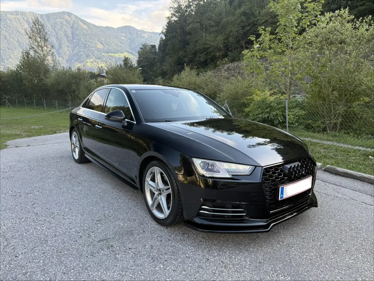 Audi A4 2,0 TDI Design — photo 1 of 17