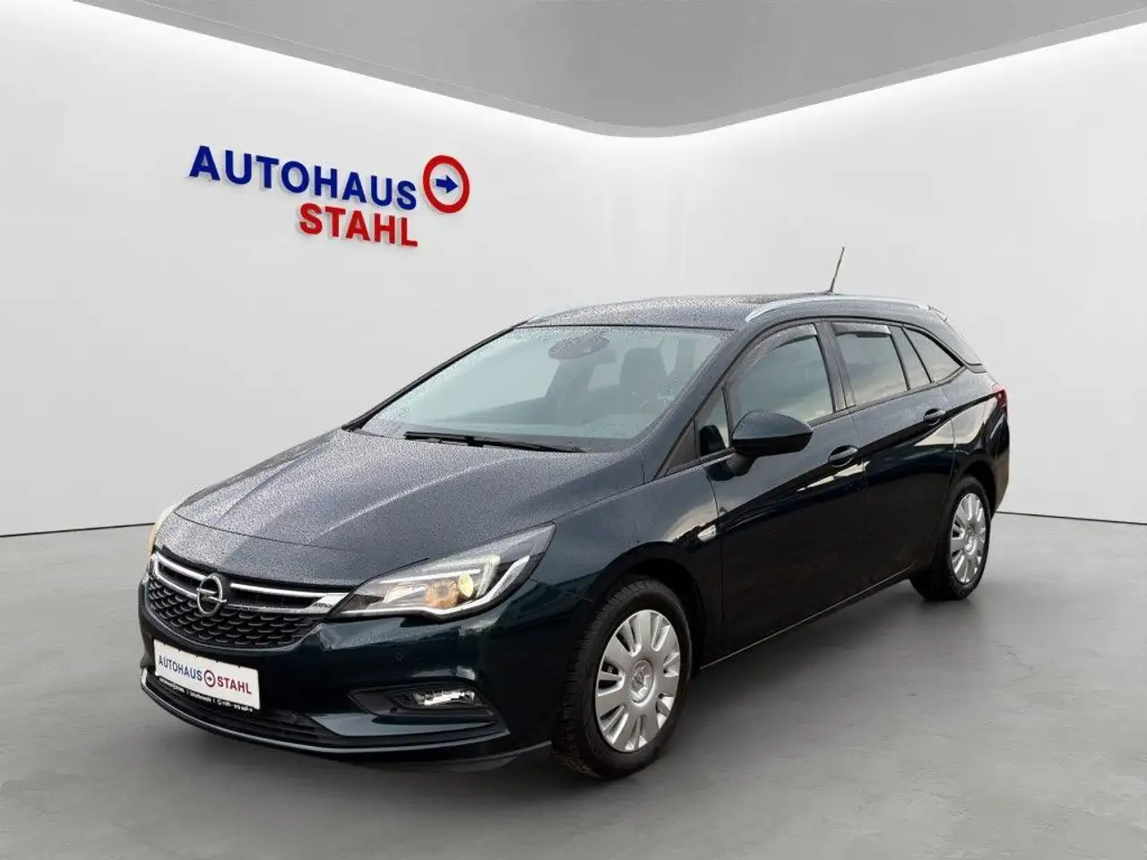 Opel Astra 1.4 Turbo Sports Tourer Active — photo 1 of 26