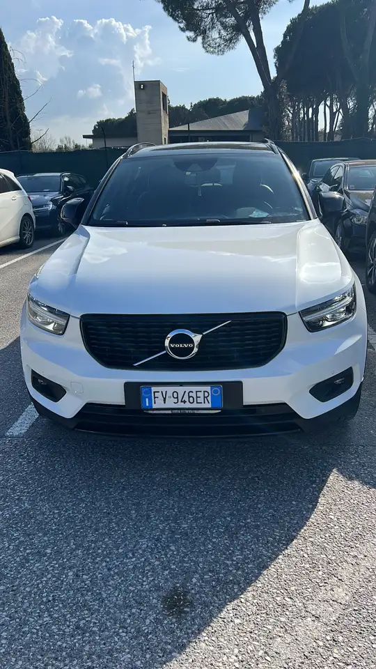 Volvo XC40 XC40 2.0 d4 awd geartronic — photo 1 of 10