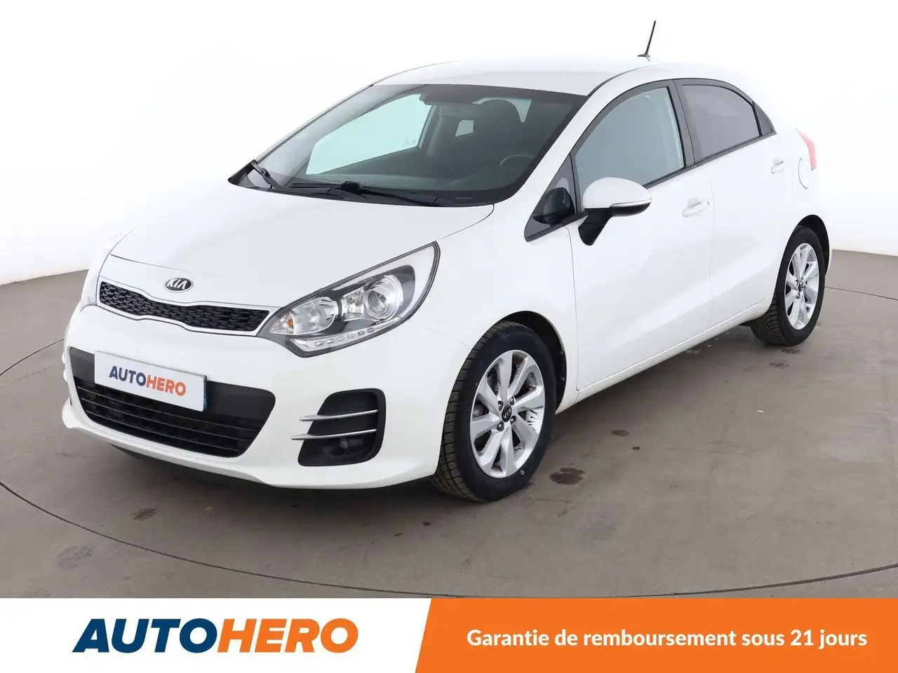 Kia Rio 1.2 ISG UEFA Euro 2016 — photo 1 of 32