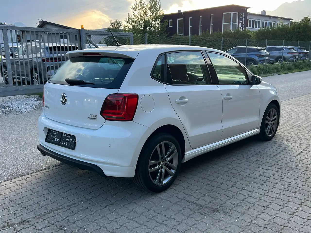 2017 Volkswagen Polo R-Line 1.4 TDI Automatik Sitzheizung Parksensoren*, photograph 5
