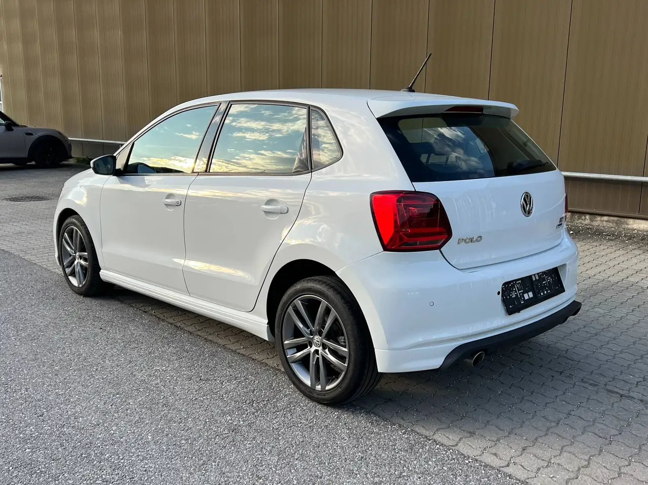 2017 Volkswagen Polo R-Line 1.4 TDI Automatik Sitzheizung Parksensoren*, photograph 7