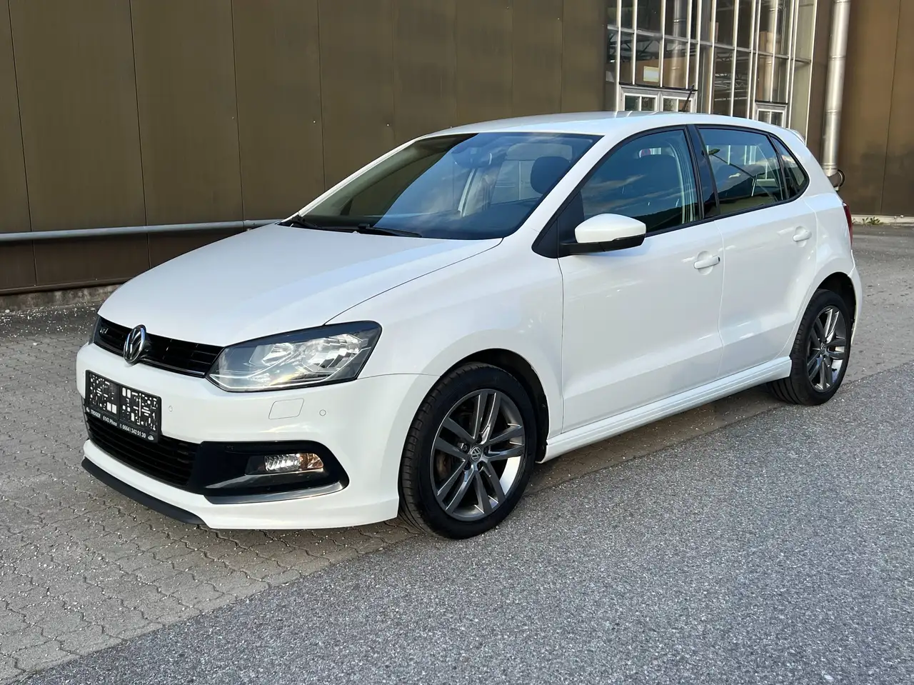 Volkswagen Polo R-Line 1.4 TDI Automatik Sitzheizung Parksensoren* — photo 1 of 19