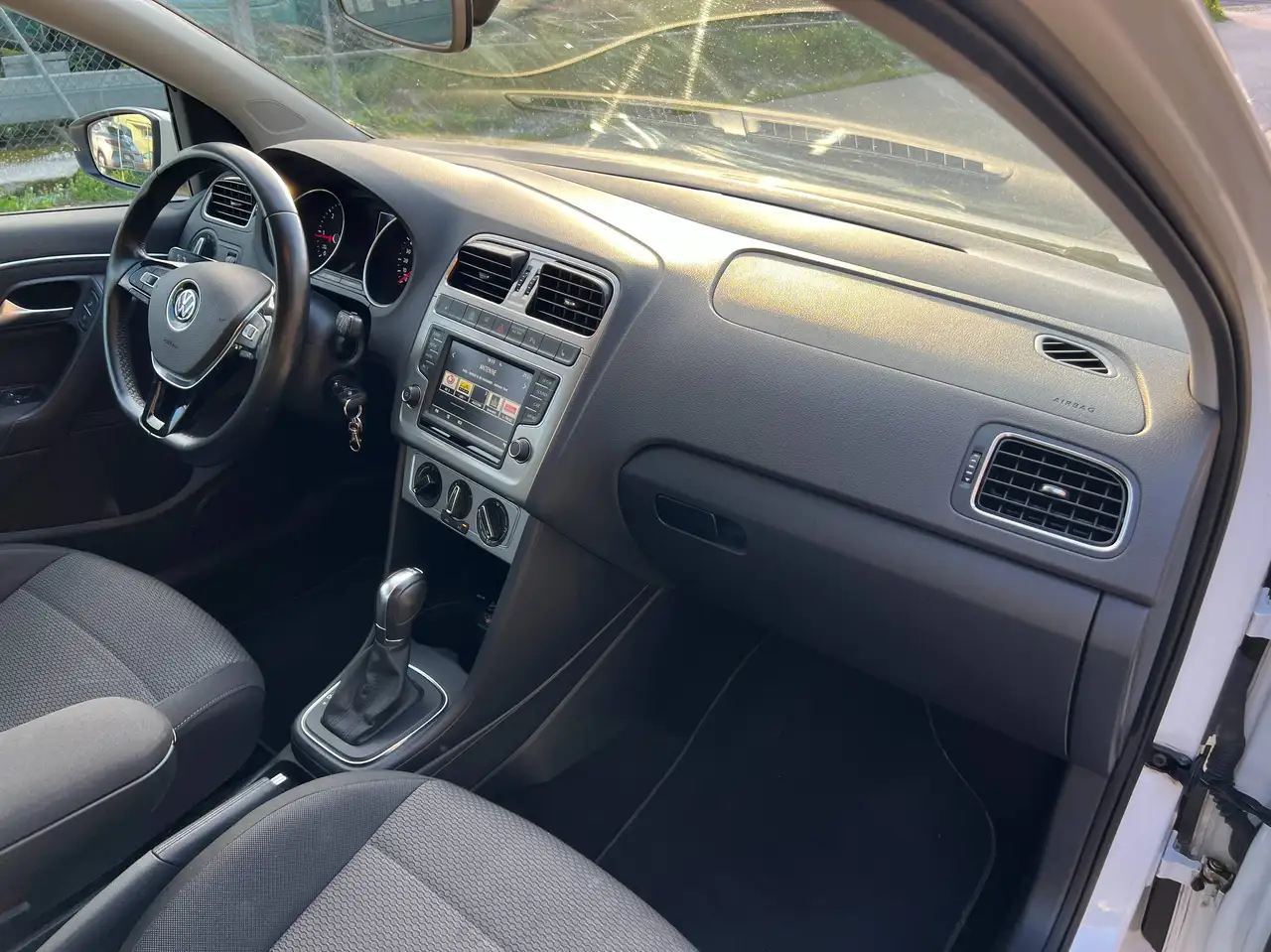 2017 Volkswagen Polo R-Line 1.4 TDI Automatik Sitzheizung Parksensoren*, photograph 11