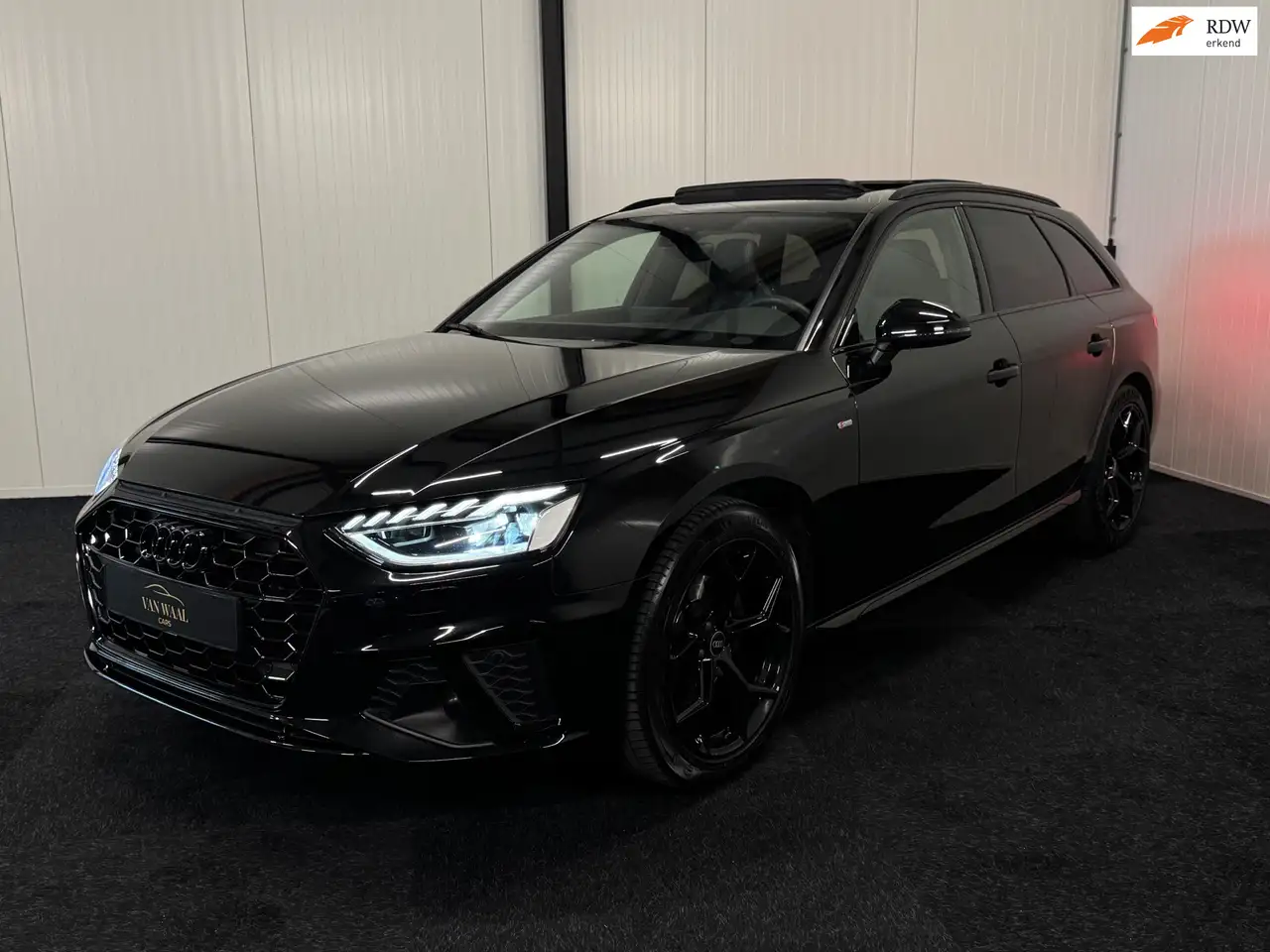 Audi A4 Avant 35 TDI S-Line Competition 2022 163PK PANO|KU — photo 1 of 40
