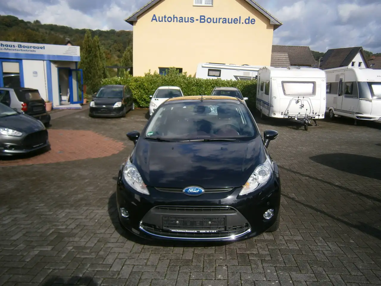Ford Fiesta Titanium — photo 1 of 17