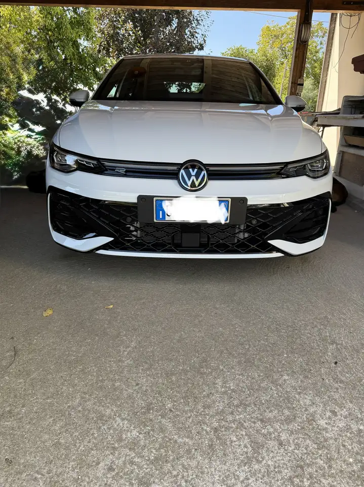Volkswagen Golf 1.5 etsi R-Line Plus 150cv dsg — photo 1 of 12