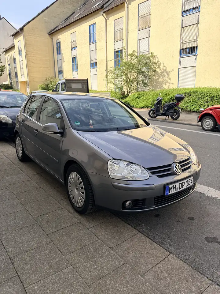 Volkswagen Golf 1.4 Tour — photo 1 of 8