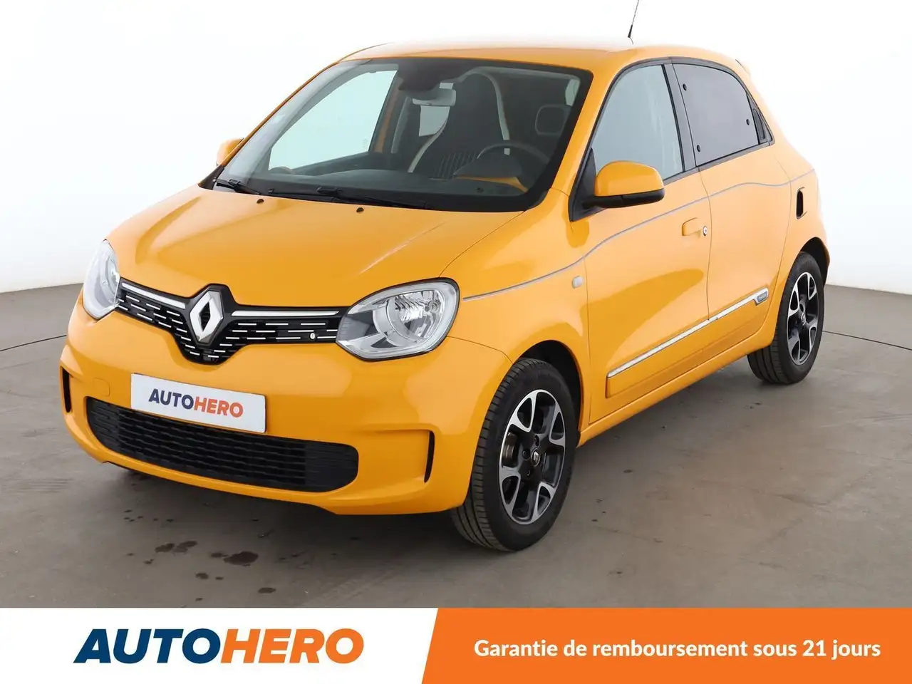 Renault Twingo 1.0 SCe Intens — photo 1 of 27