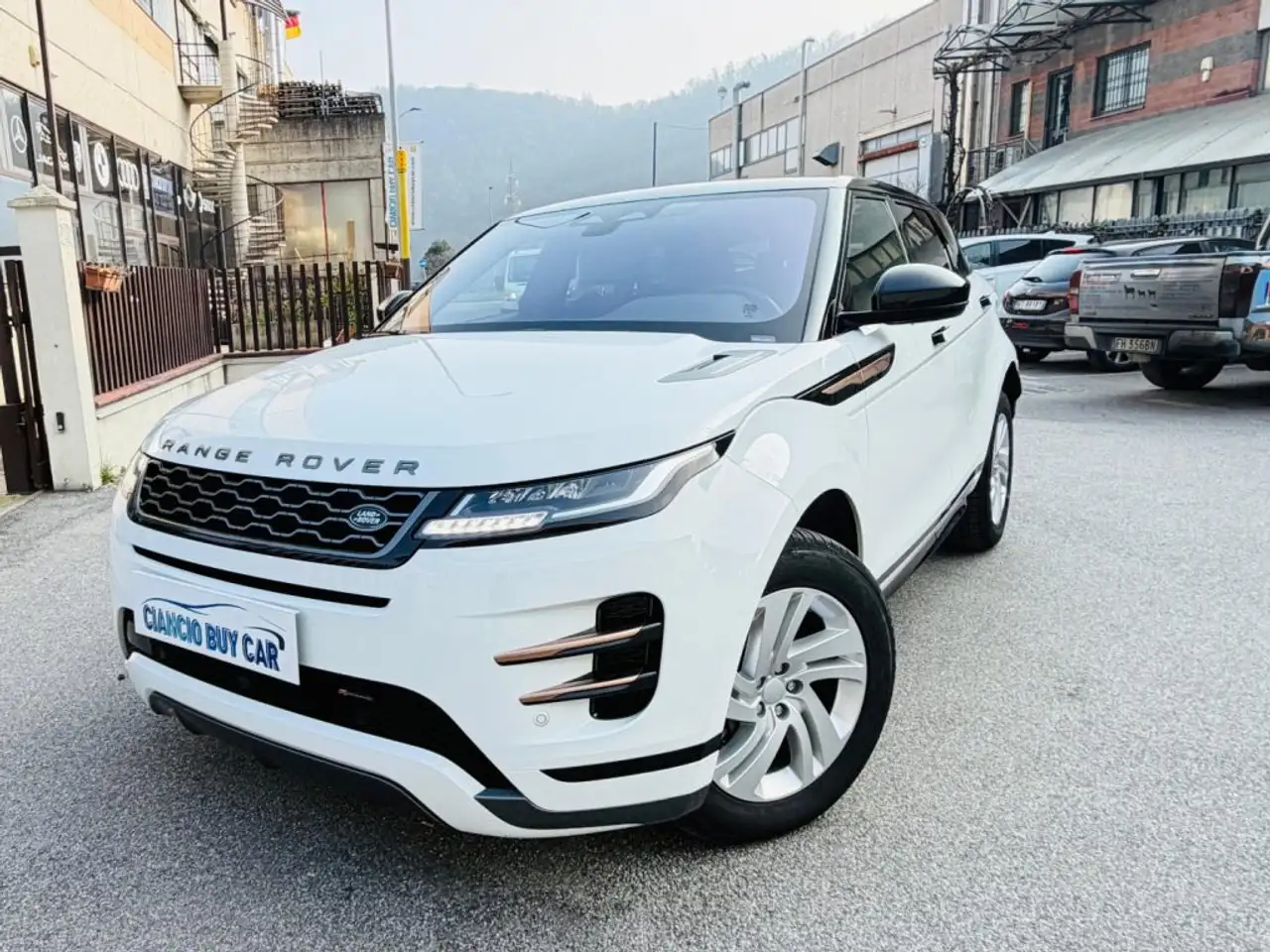 Land Rover Range Rover Evoque ESENTE SUPERBOL 2.0D I4 204CV AWD Auto R-Dynamic S — photo 1 of 15