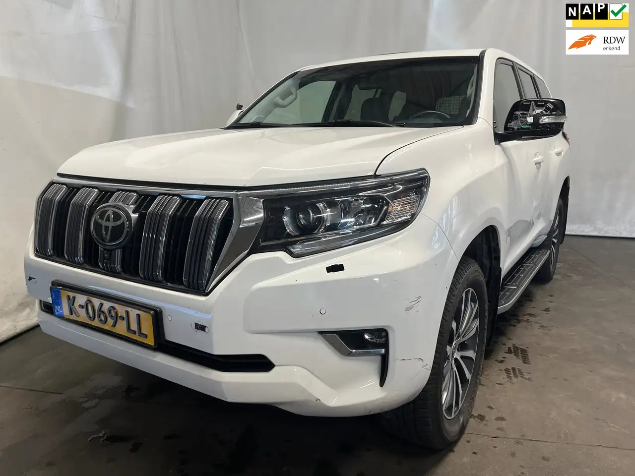 Toyota Land Cruiser 2.8 D-4D Professional 5p. SCHADEAUTO!! — photo 1 of 15