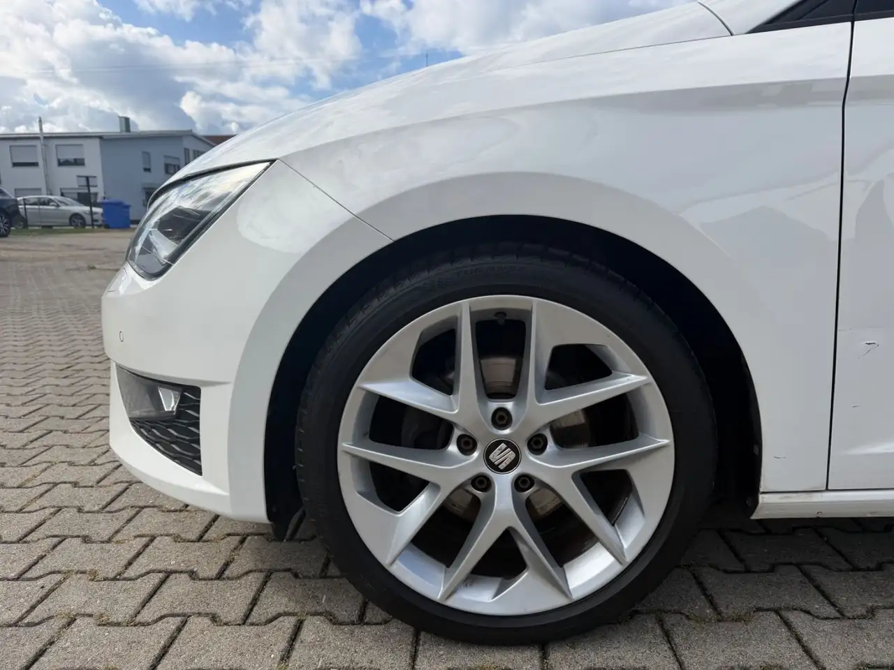 SEAT Leon ST FR 1.4 TSI 110 Kw — photo 1 of 24
