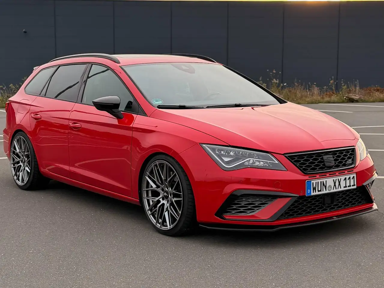 SEAT Leon Leon ST 2.0 TSI 4Drive OPF DSG Cupra — photo 1 of 15