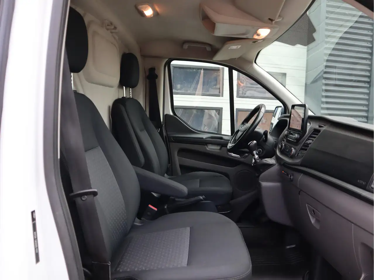 2020 Ford Transit Custom 2.0 TDCI 130pk Euro 6 L2 Lang - Trekhaak - Navi -, photograph 8