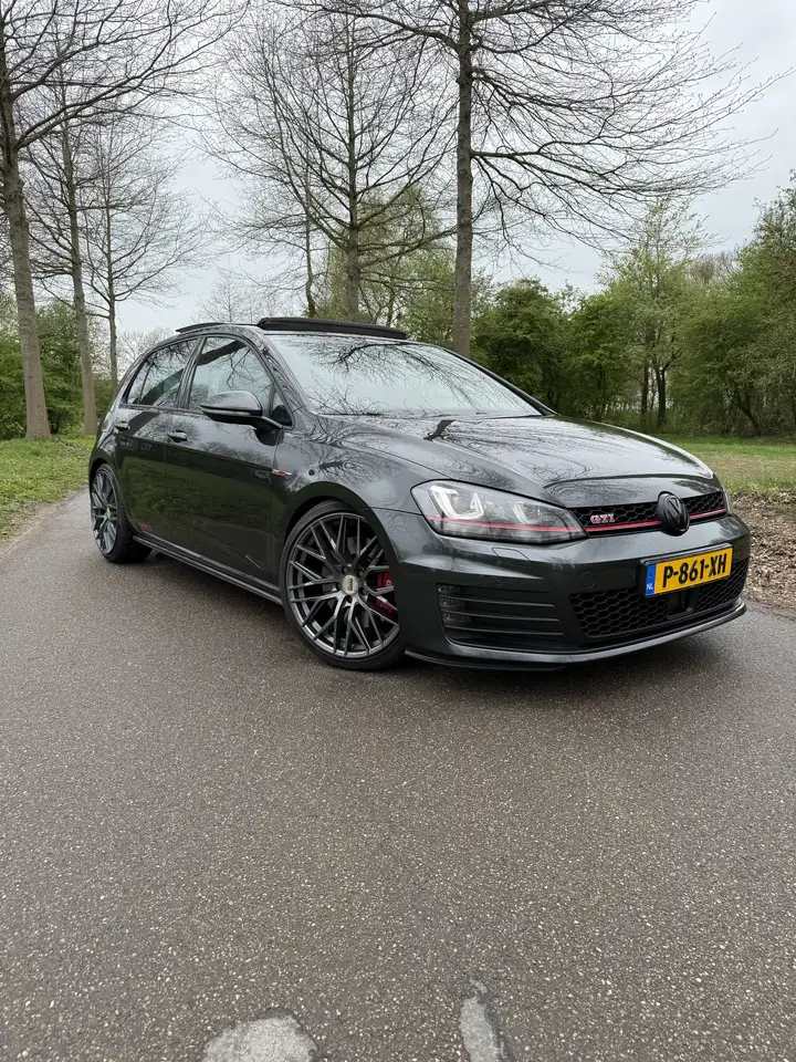 Volkswagen Golf 2.0 TSI GTI Perf. — photo 1 of 20