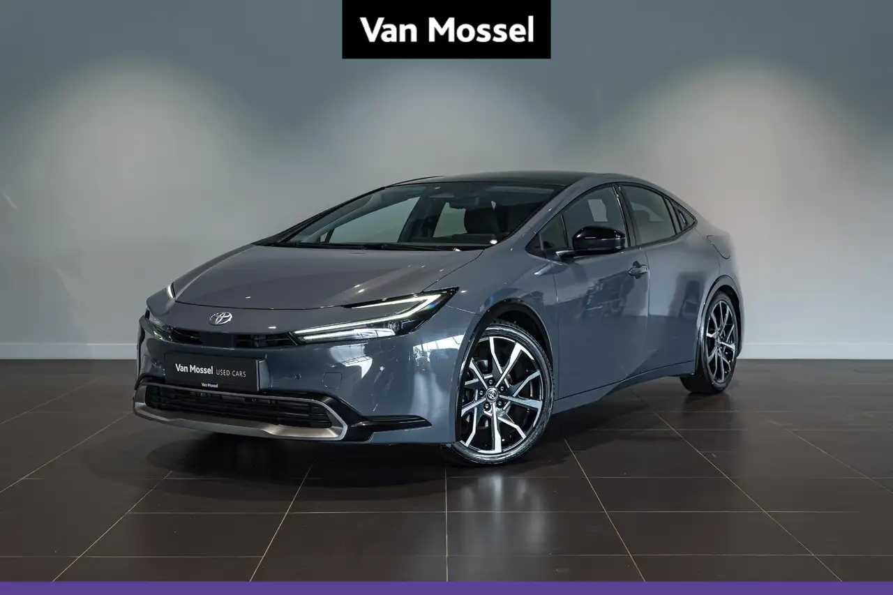 Toyota Prius 2.0 PHEV 164kW Premium Plus e-CVT Camera | Panodak — photo 1 of 15