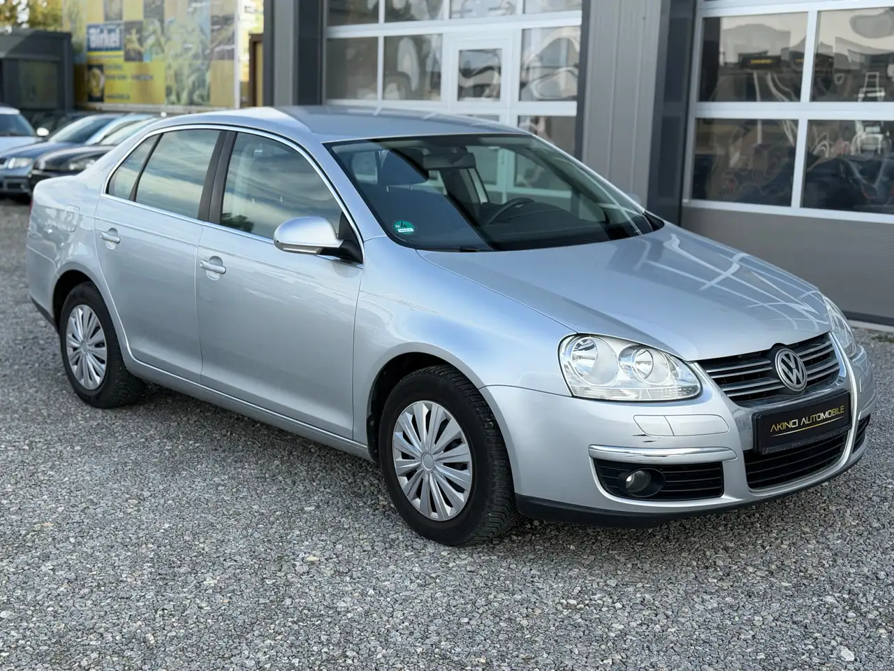Volkswagen Jetta 2.0 FSI Comfortline | org.90tkm! | 1HAND | Parktronic | 6Gang | TÜV — photo 1 of 15