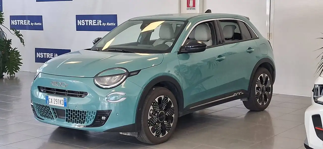 Fiat 600 600 IV 2023 1.2 hybrid La Prima 110cv auto — photo 1 of 15