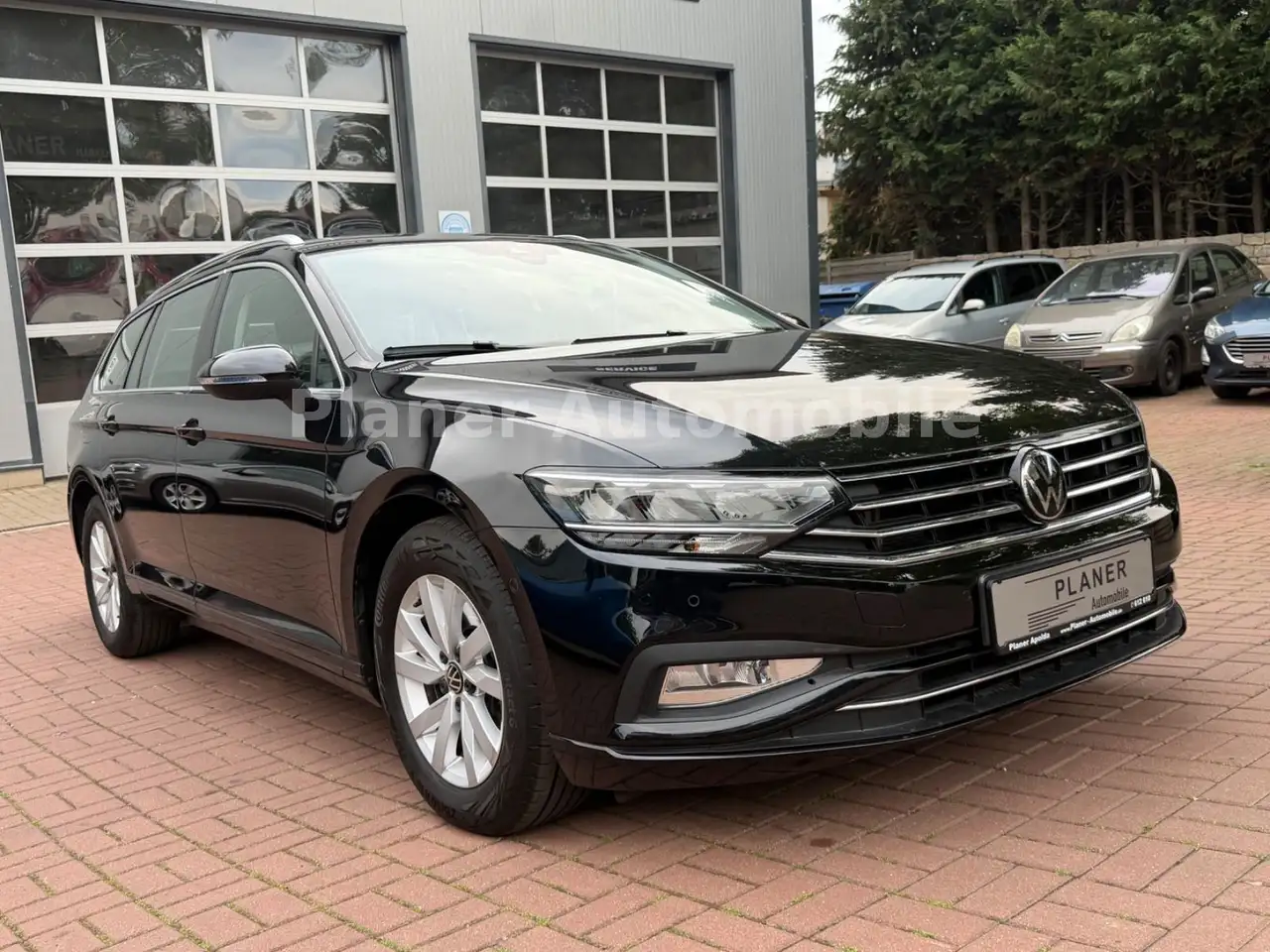 Volkswagen Passat Variant 1.Hand DSG Navi LED HU+Service — photo 1 of 15