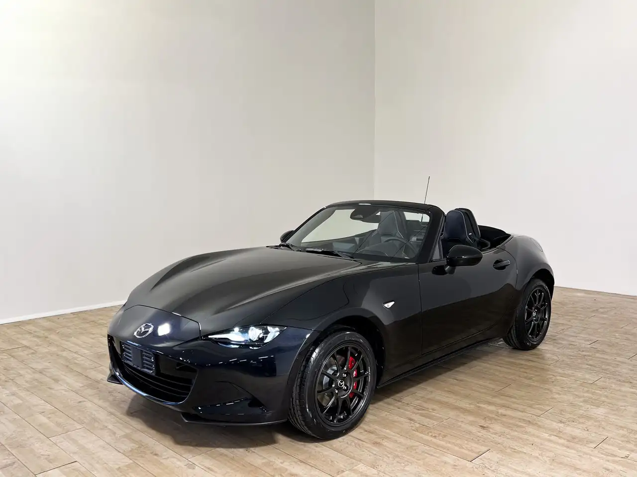 Mazda MX-5 1.5L Skyactiv-G Homura — photo 1 of 15