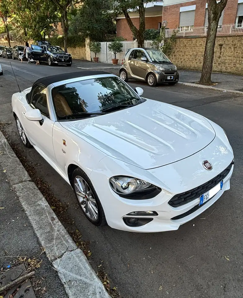 Fiat 124 Spider 1.4 m-air Lusso — photo 1 of 15