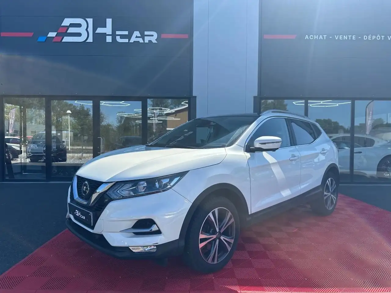 Nissan Qashqai GENERATION-II 1.2 DIGT 115 N-CONNECTA 2WD — photo 1 of 25