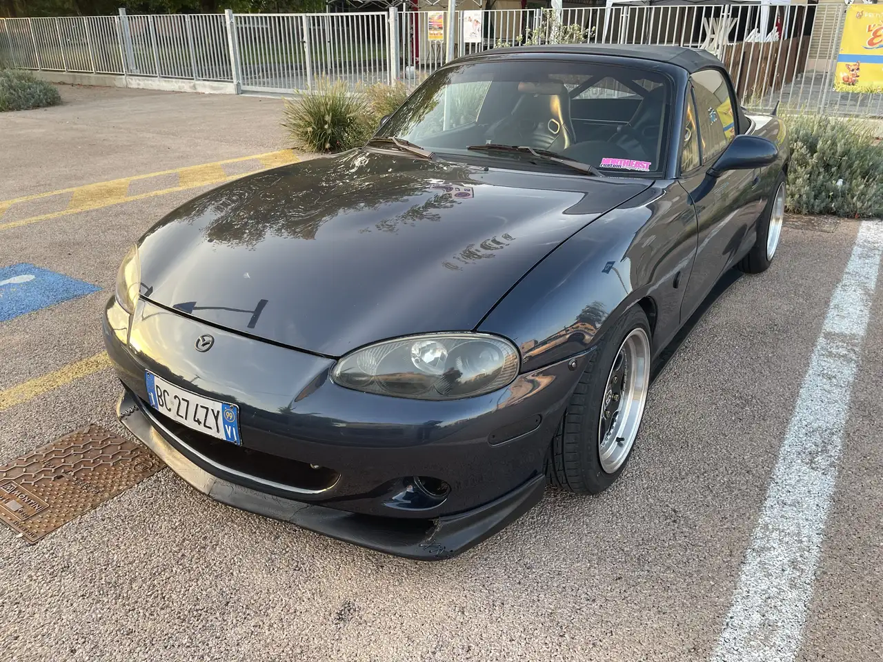 Mazda MX-5 1.6i 16v — photo 1 of 10