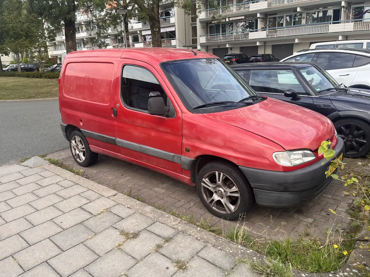 Peugeot Partner 190 C 75 — photo 1 of 8