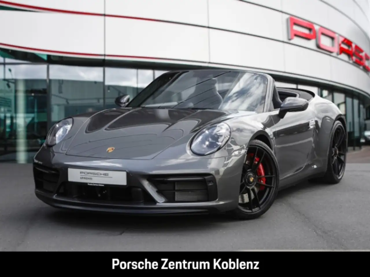 Porsche 992 (911) Carrera GTS Cabriolet — photo 1 of 30