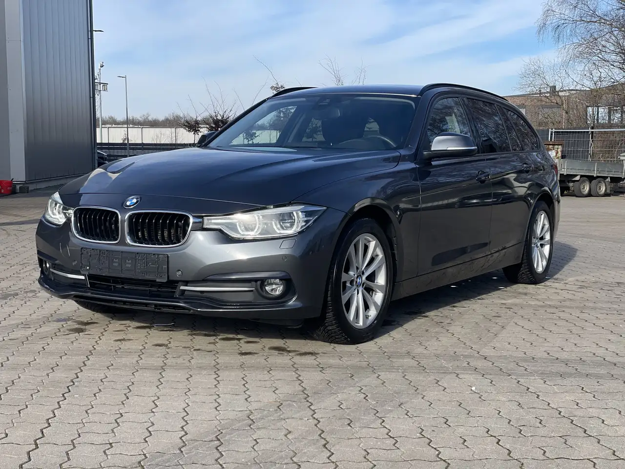 BMW 320 320 d Sport Line — photo 1 of 6