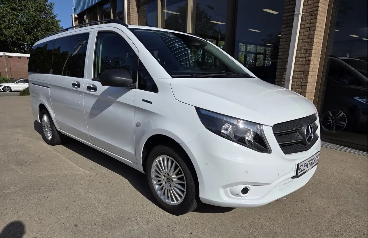 Mercedes-Benz eVito Tourer PRO L2 8-Persoons Airco L & R Sc — photo 1 of 40