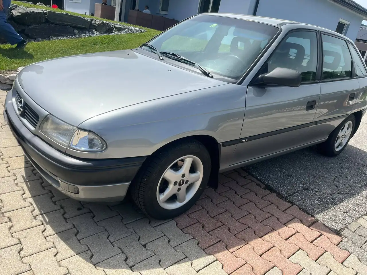 Opel Astra Astra GLS — photo 1 of 14