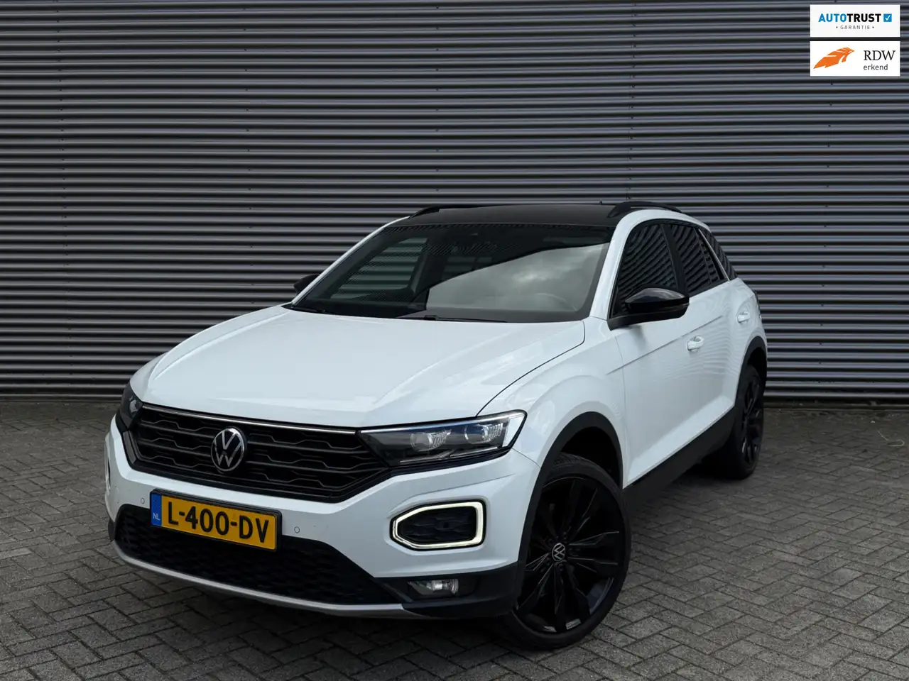 Volkswagen T-Roc 1.5 TSI Sport l R l CAM l NAVI l CARPLAY — photo 1 of 22