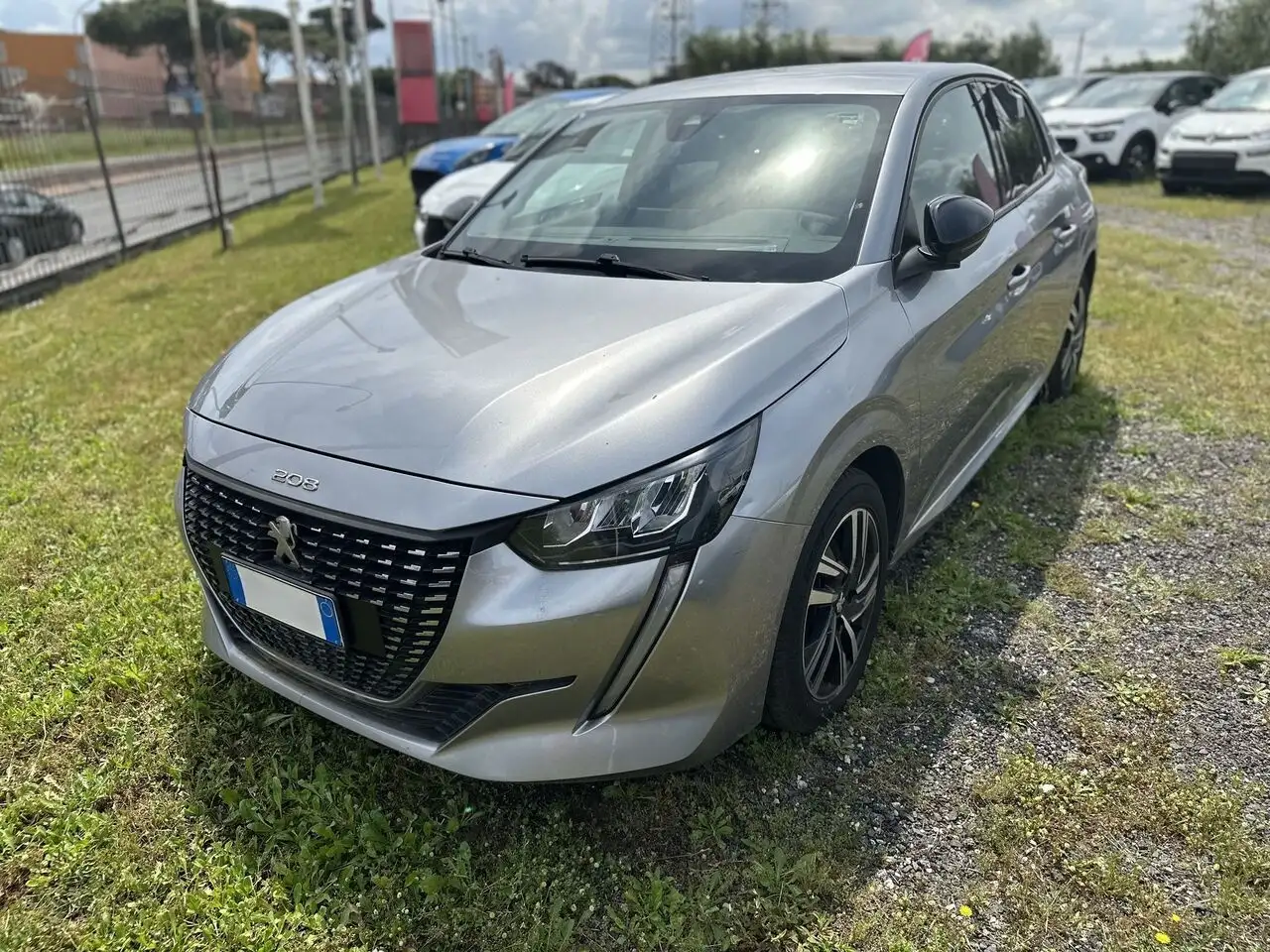 Peugeot 208 5 Porte 1.2 PureTech Allure — photo 1 of 15