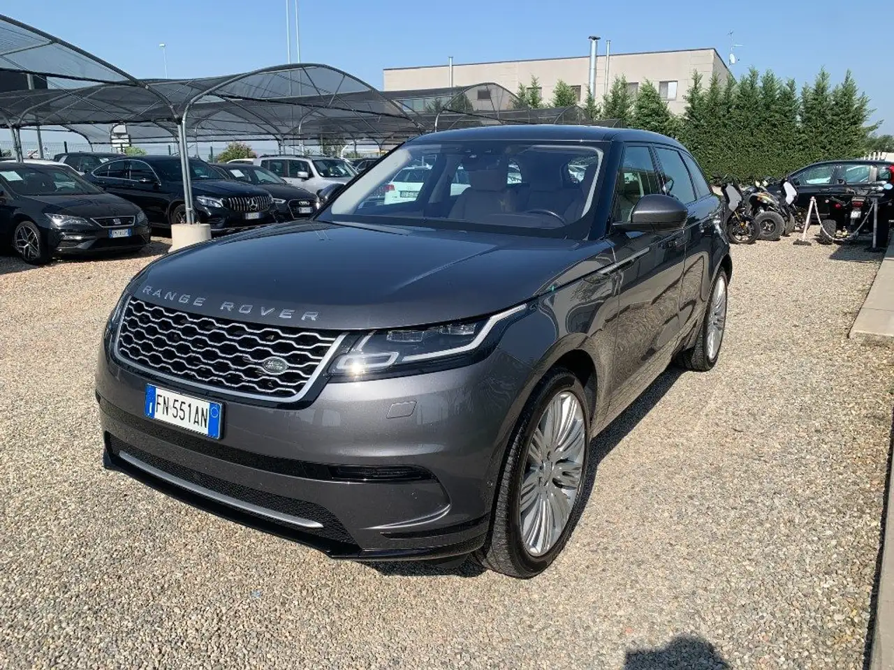 Land Rover Range Rover Velar 3.0 V6 SD6 300 CV First Edition — photo 1 of 15
